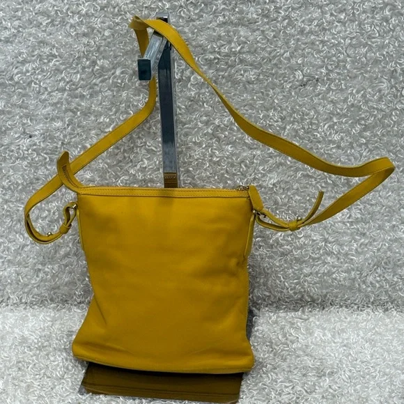 Bulgari Bvlgari Yellow Leather Tote Bag - Picture 4 of 16